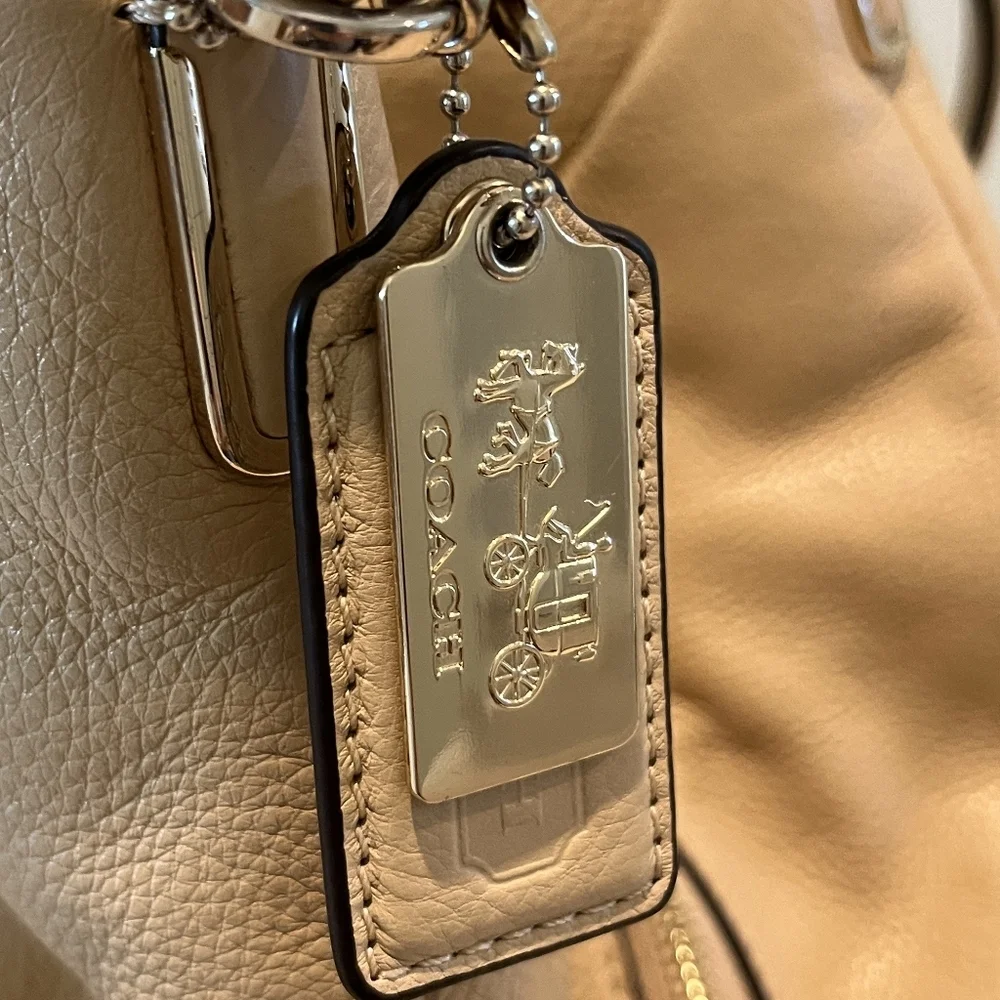 Coach Pebbled Tan Leather Madison Phoebe 3 Compartment Bag Like New Cond… - Picture 7 of 16